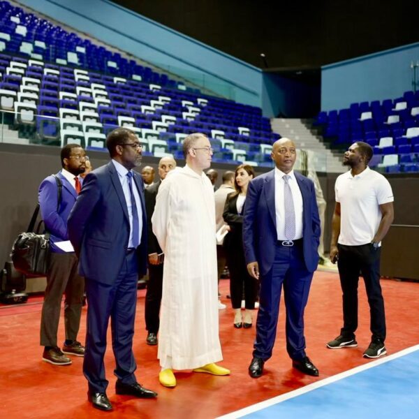 Visite de M. Motsepe et M. Lekjaa à la Salle du Complexe Sportif Prince Moulay Abdellah.