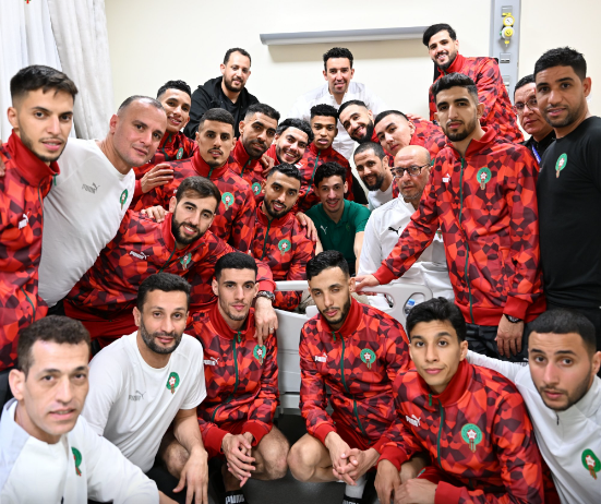 Jawad est hospitalisé, le personnel et ses coéquipiers lui rendent visite!